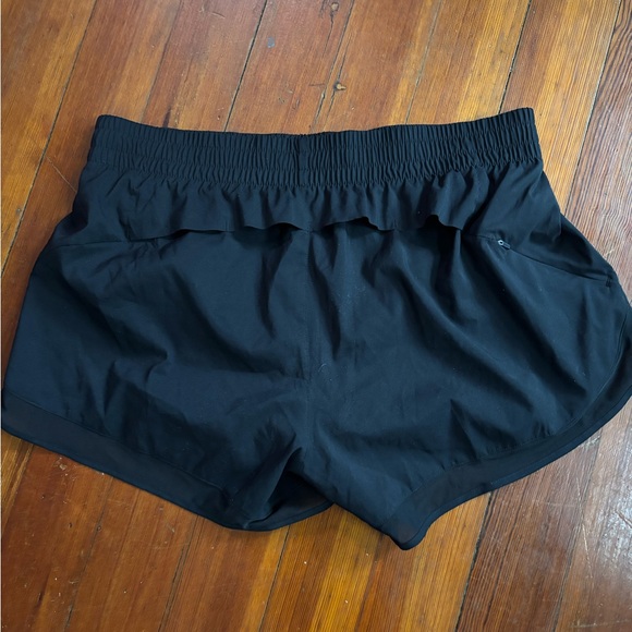 ATHLETA MESH RACER RUN MID RISE 4 SHORT - Picture 3 of 6